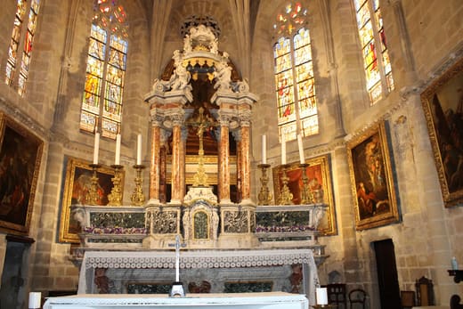 Le chœur de l'église Saint-Nicolas de Pertuis — photo d'illustration